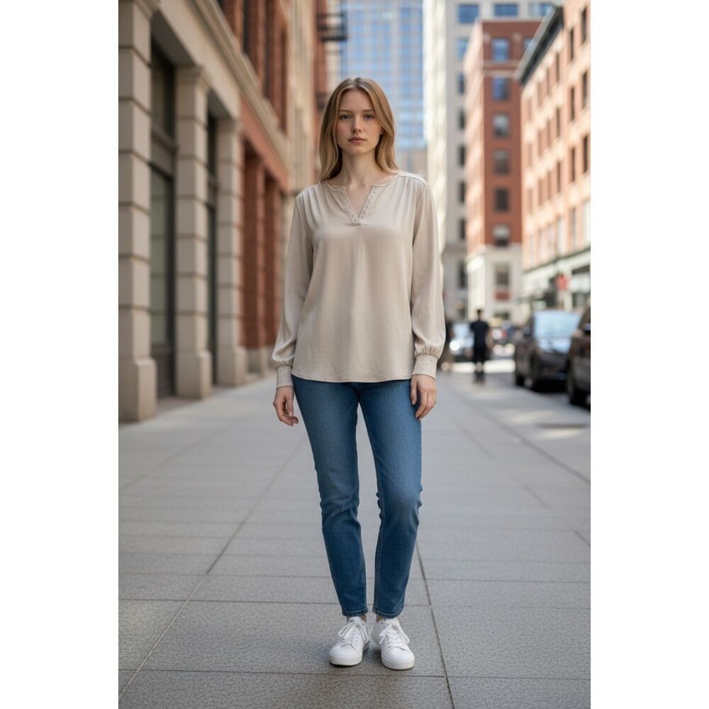 Chico's Cream Top Blouse Gently Used Size 1 (Medium)